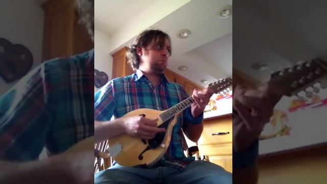 Cutch Tuttle playing cluck ol hen on a new savannah mandolin смотреть онлайн