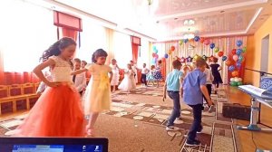 "Первоклашки". Весёлый общий танец на Выпускной в д/с