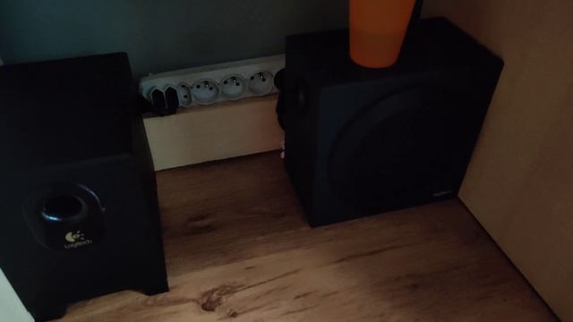 Probably the best bass test of Logitech z333 and z313 смотреть онлайн