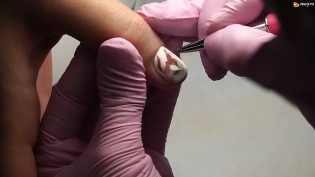 Серебристая втирка, мраморный эффект и не только: свежие идеи для маникюра смотреть онлайн