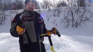 Шуруповерт DeWalt DCD996P2 и ледобур Айсберг 130