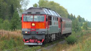 "Подмигнул". ТЭП70-0521 с пригородным поездом Сосьва-Новая — Алапаевск и приветливой бригадой