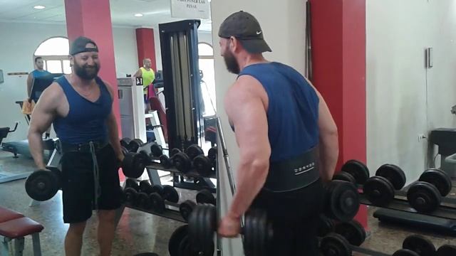 Alternating dumbbell biceps curls (28 kg). Bulking time смотреть онлайн