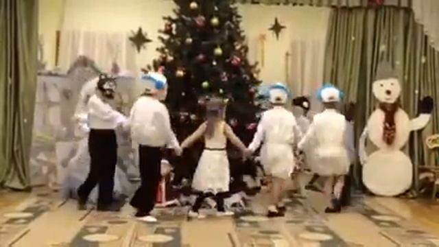 Ксю на елке в детском саду смотреть онлайн