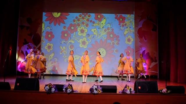 Народный ансамбль танца ДК Юность «Ручеёк», «Суматоха» (День учителя) смотреть онлайн