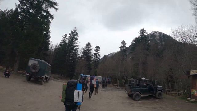 На пятачке около водопада Белый. смотреть онлайн