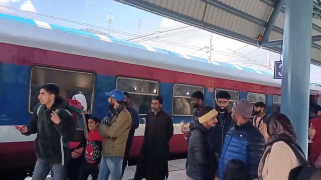JAMMU KASHMIR TRAIN DAY 2 RUNNING STATUS || DAILY SERVICE SANGALDAN TO KASHMIR EXPERIENCE смотреть онлайн