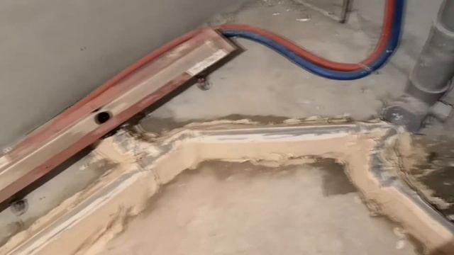 Теплый пол в квартире, красивый водомерный узел, грамотный монтаж внутрипольных конвекторов. смотреть онлайн