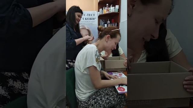 Распаковка бьюти-бокса каталога 10 на СПО 2995 смотреть онлайн