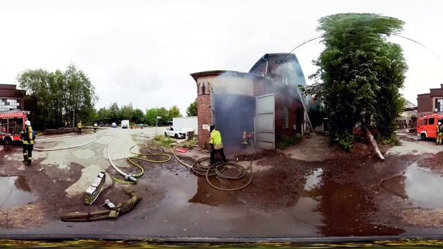 Feuerwehr Bergisch Gladbach 360° Timelapse-Video Einsatzübung "Gruppe im Löscheinsatz" смотреть онлайн