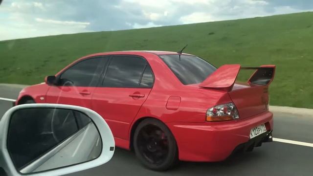 Audi A4 3.0 TDI quattro vs. Mitsubishi Lancer EVO смотреть онлайн