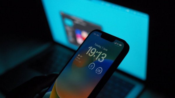 Самое популярное приложение имитации iOS 16 Launcher на Android