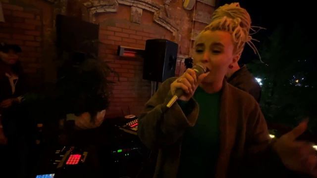 Lilova live 14.05 rooftop в баре "Потерянное общество" смотреть онлайн