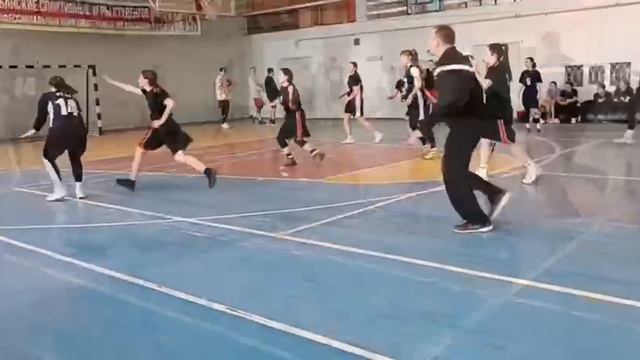Матчевая встреча по баскетболу среди юношей и девушек между сборными командами ПСХК и КТЭК смотреть онлайн