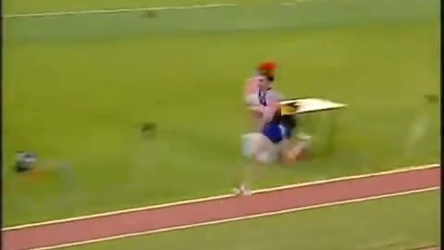 Тройной прыжок мужчины 18,16 м Jonathan Edwards смотреть онлайн