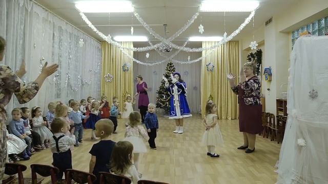 Новогодний утренник в садике у деток 1,5-2 годика. смотреть онлайн