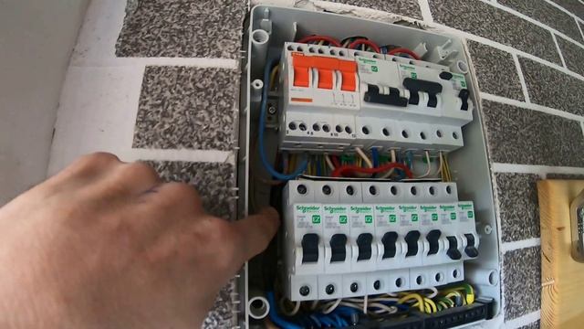 Защита ваших электроприборов одним устройством / Стабилизатор напряжения Suntek 11000 BA / Серия 127 смотреть онлайн