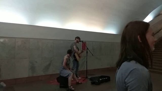 Москва 271 внутри перехода около станции метро Комсомольская летом днем в Москве смотреть онлайн