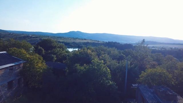 Чудесный пролет по Крымской Швейцарии. Эко село Мраморное. Озеро. Лошади. Красота. смотреть онлайн