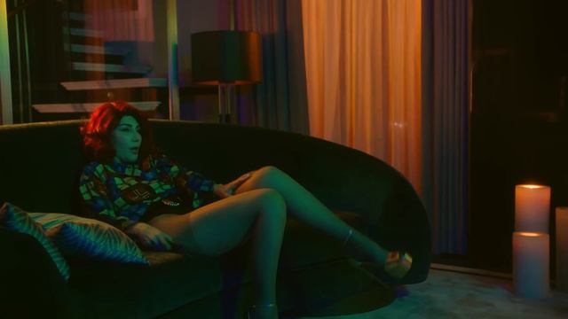 Hande Yener - Sahte (Official Video)