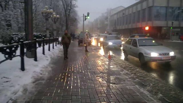 26 Ноября 16.00 Киев возле верховной рады.голосование за военное положение.где митингующие!?.. смотреть онлайн