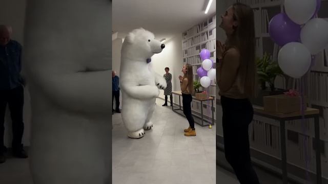 Поздравление с днём рождения от белого мишки под «Солнце - Монако» ☀️ ?? смотреть онлайн