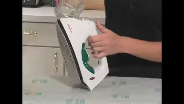 How to Add Water to an Iron for Steam Pressing смотреть онлайн