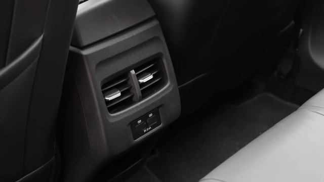 Москвич 6 сможет заменить Toyota Camry или Lada Vesta?