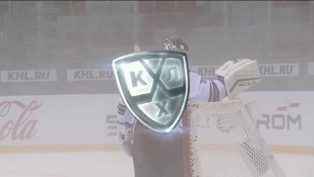 Patrick Mullen almost brings the puck to own net, then saves смотреть онлайн