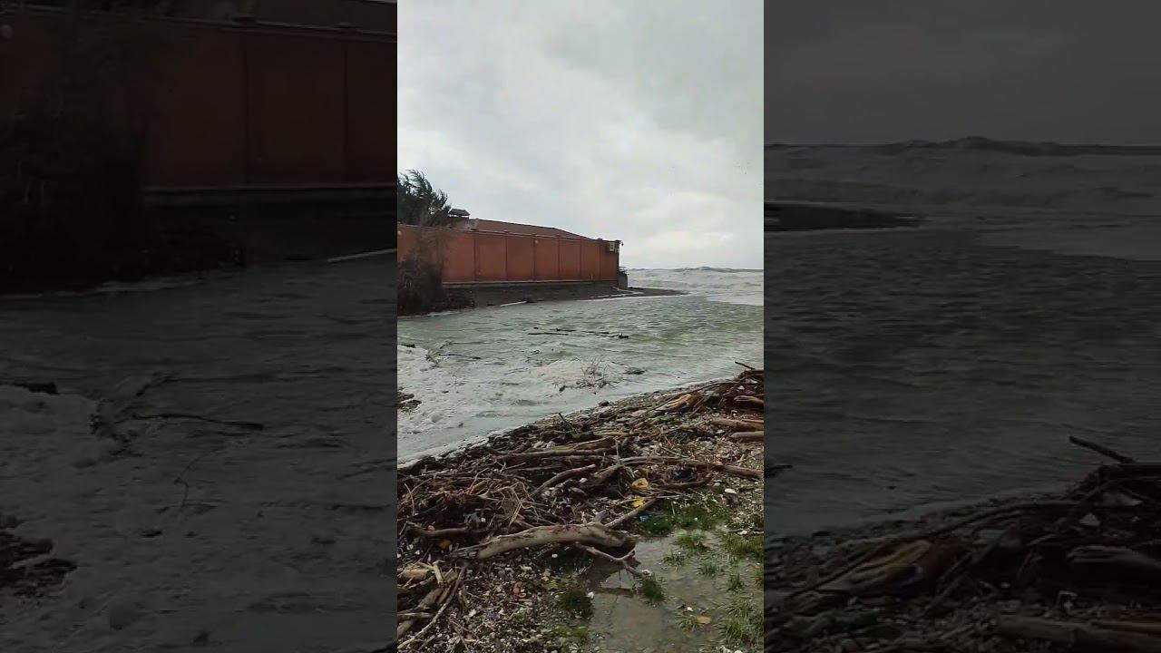 Шторм в Чёрном море, пляж "скала Парус" , Прасковеевка. смотреть онлайн