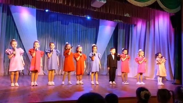 Ансамбль эстрадного вокала "Пульс". "Встречайте праздник песнями", Ольга Осипова. смотреть онлайн