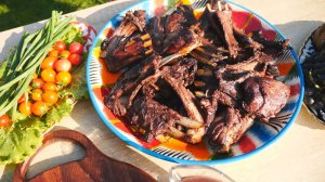 Бараньи ребра с гранатовым соком в казане. Сначала тушим потом жарим.