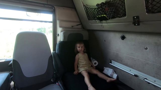 Дети дальнобойщиков. Как живут, и с чем играют? #24 19г. ремонт с дочкой. смотреть онлайн