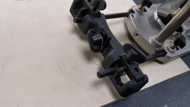 Макитовский адаптер для шины для фрезера Деволт 621