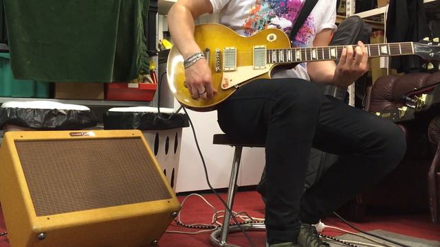 Fender 57 Custom Tweed Deluxe 5E3 with WGS G12Q cranked with Gibson Les Paul R9 Throbak KZ-115 pu's смотреть онлайн