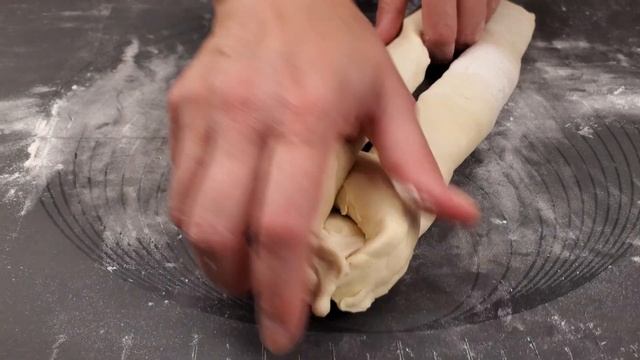 Оригинальные закуски из слоеного теста | Улитки из сливочного сыра и солёной рыбы | Три рецепта смотреть онлайн