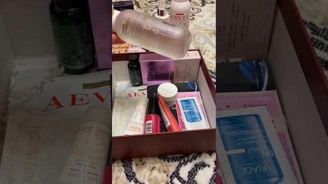Распаковка бокса от Royal Samples “Red Beauty Box Voice” с Wildberries октябрь 2023 г.