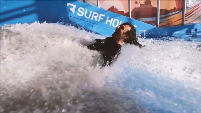 ПЕРВЫЙ РАЗ НА ИСКУССТВЕННОЙ ВОЛНЕ FLOWRIDER (ФЛОУРАЙД) смотреть онлайн
