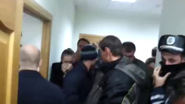 Слезоточивый газ в здании окружкома № 223 смотреть онлайн