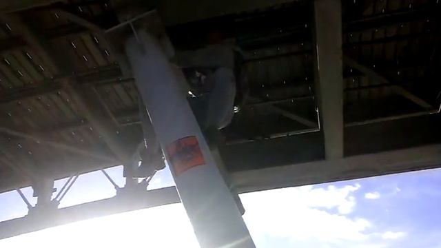 Descripcion De Como Subir Un Puente Sin Utilizar La Rampa - Mc Keiko Y Jeison Pool смотреть онлайн