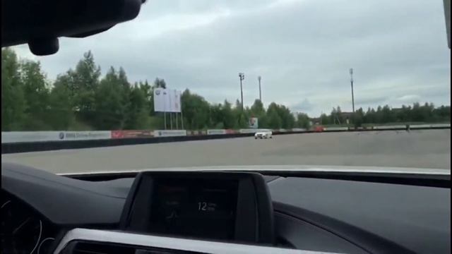Школа экстремального вождения BMW Driving Experience