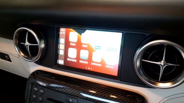 Mercedes SLS 2011 installed with Apple CarPlay смотреть онлайн