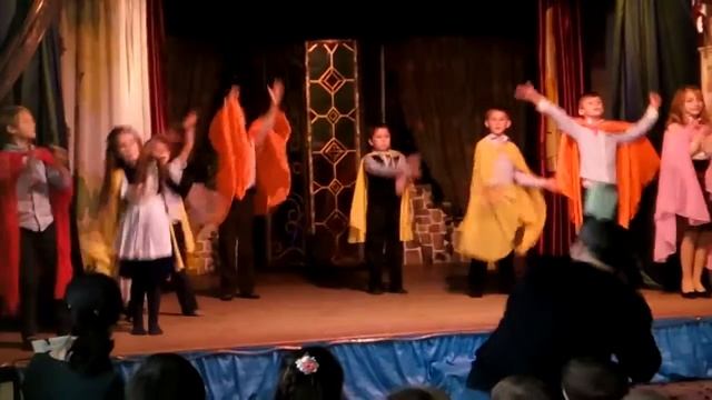 На 8 марта в школе танцуем красивый танец смотреть онлайн