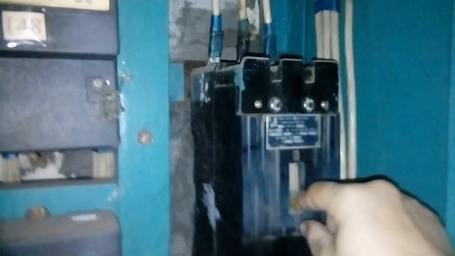 Замена пакетного выключателя.Будни электрика. смотреть онлайн