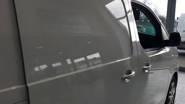 2019 69 Vauxhall Vivaro 2900 1.5d 100PS Sportive H1 Van for sale at Thame Cars смотреть онлайн