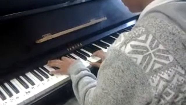 Arruinando mi vida xD tocando el piano смотреть онлайн