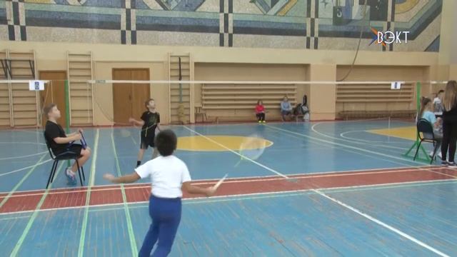 Кто стал лучшей ракеткой района? Новогодний турнир по бадминтону выявил сильнейших смотреть онлайн