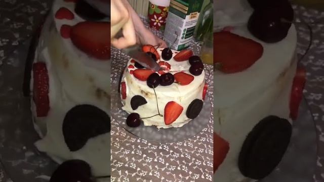 Начинка банан, клубника. Крем чиз. #кремчиз #начинка #торты #втоп #тренды #кулинария #врекомендации смотреть онлайн