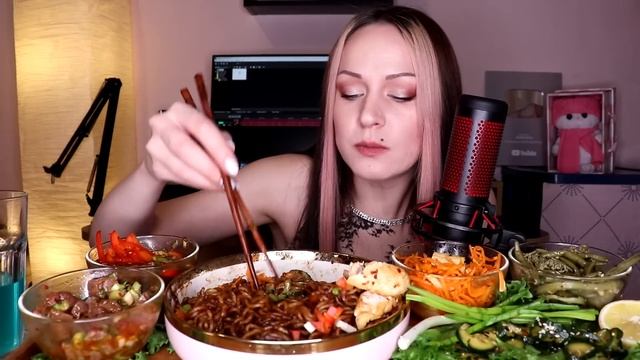 MUKBANG | Лапша чачжанмён, закуски, курица, огурцы | Noodles, chicken не ASMR смотреть онлайн