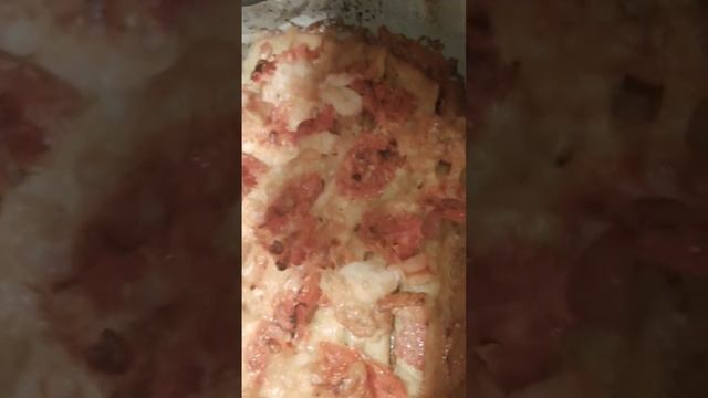 Сегодня пицца. ???Вкусная, т.к. не успела достать из духовки, как половину уже "умяли"?? смотреть онлайн